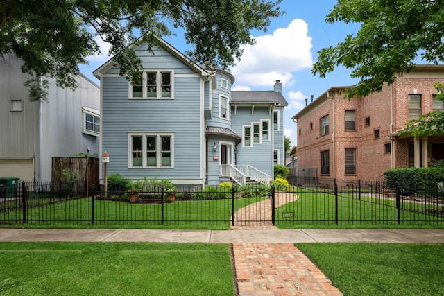 940 Columbia St, Houston, TX 77008 - victorian-style house with a gate