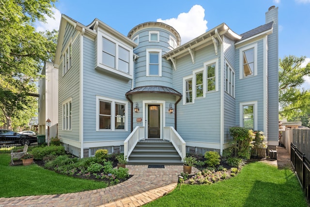 940 Columbia St, Houston, TX 77008 - view of front facade featuring a chimney and a standing seam roof