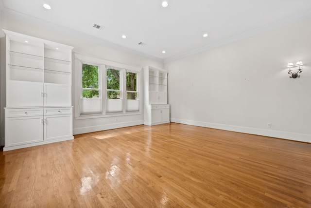 940 Columbia St, Houston, TX 77008 - empty room featuring ornamental molding, light wood-style flooring, baseboards, and recessed lighting