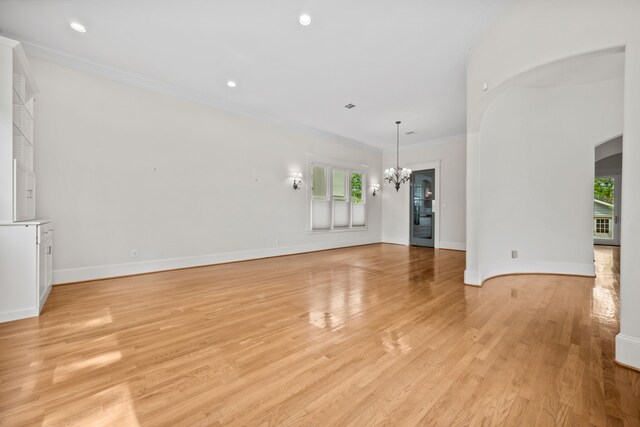 940 Columbia St, Houston, TX 77008 - unfurnished living room with arched walkways, crown molding, light wood-type flooring, baseboards, and recessed lighting