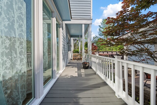 940 Columbia St, Houston, TX 77008 - view of wooden terrace