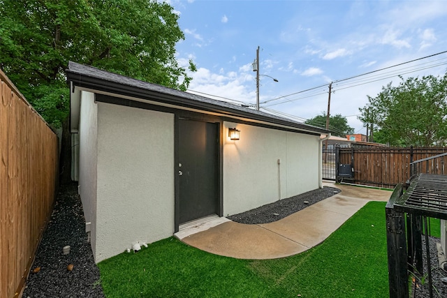 1035 Herkimer St, Houston, TX 77008 - back of property featuring stucco siding
