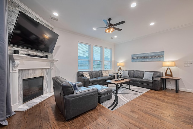 1035 Herkimer St, Houston, TX 77008 - living area with ceiling fan, crown molding, wood finished floors, a fireplace, and recessed lighting