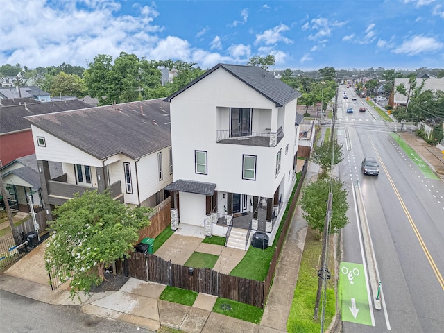 1035 Herkimer St, Houston, TX 77008 - view of front of home with stucco siding and a balcony