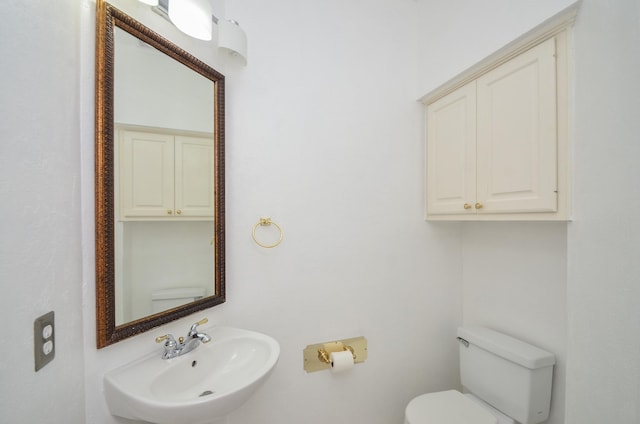 5319 Green Cove Bend Ln, Houston, TX 77041 - bathroom with a sink and toilet