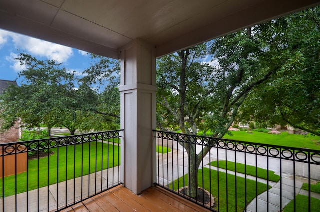 5319 Green Cove Bend Ln, Houston, TX 77041 - view of balcony