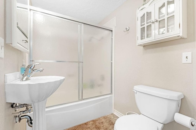 210 W Lakeview, Onalaska, TX 77360 - bathroom featuring toilet, combined bath / shower with glass door, and a textured ceiling
