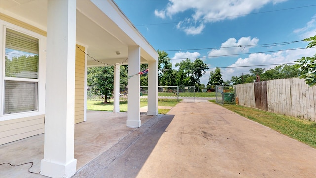 2405 Dolly Wright St, Houston, TX 77088 - view of patio / terrace