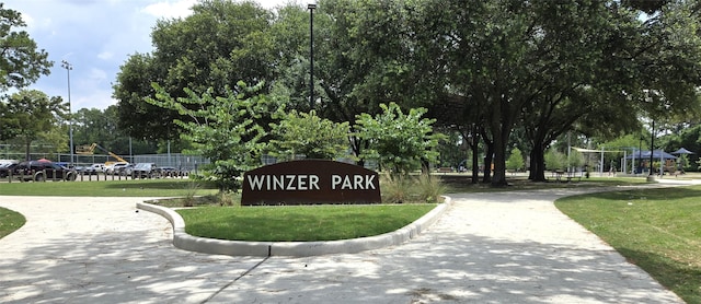 2405 Dolly Wright St, Houston, TX 77088 - surrounding community with a yard
