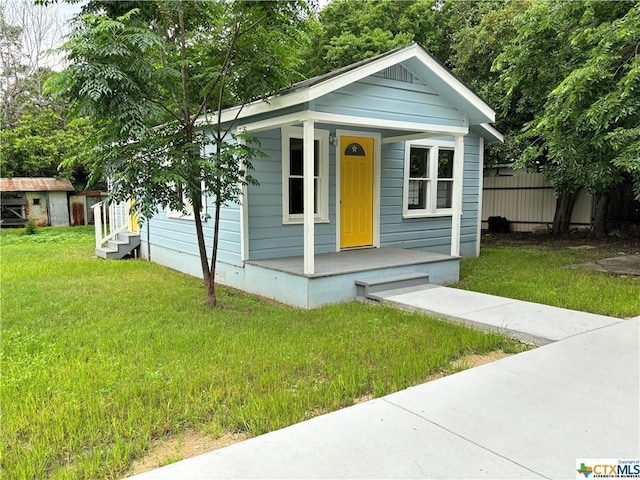 515 Mitchell Ave, Seguin, TX 78155 - bungalow featuring covered porch