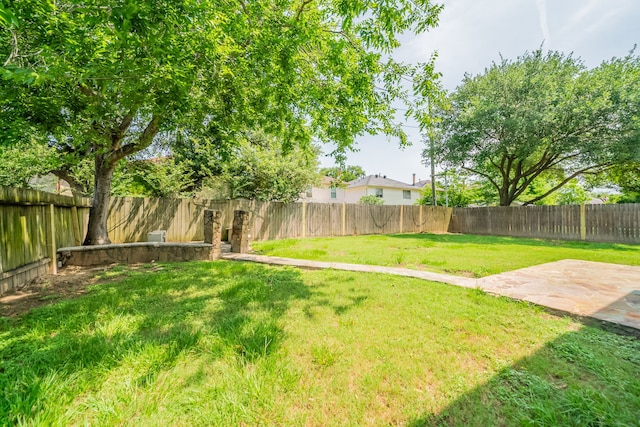 423 N Vista Dr, Houston, TX 77073 - view of yard with a patio