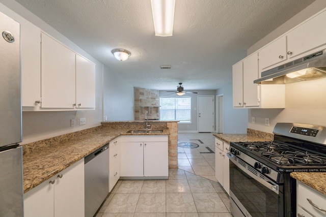 423 N Vista Dr, Houston, TX 77073 - kitchen featuring appliances with stainless steel finishes, a sink, under cabinet range hood, a peninsula, and a ceiling fan
