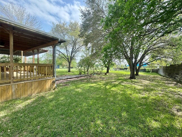 706 W St, Yoakum, TX 77995 - view of yard