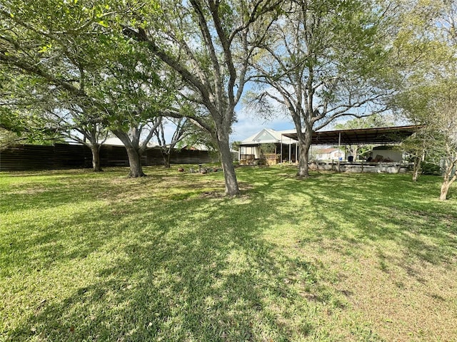 706 W St, Yoakum, TX 77995 - view of yard