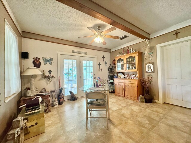 706 W St, Yoakum, TX 77995 - dining space featuring a textured ceiling and a ceiling fan