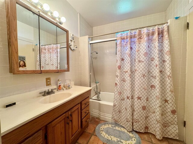 706 W St, Yoakum, TX 77995 - bathroom featuring vanity and shower / bath combination with curtain