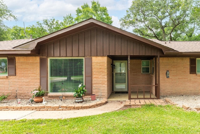 6915 Oak Bend Dr, Alvin, TX 77511 - view of front of house featuring roof with shingles, brick siding, and board and batten siding