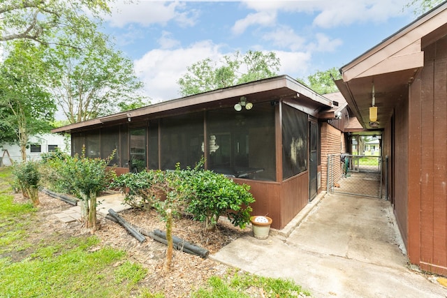 6915 Oak Bend Dr, Alvin, TX 77511 - view of side of property with a sunroom and a gate