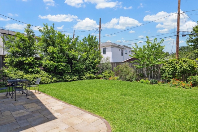 523 W 15th St, Houston, TX 77008 - fenced yard with a patio area