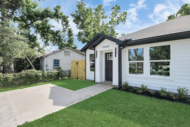 9406 Sandra St, Houston, TX 77016 - view of front of property featuring a patio area and roof with shingles
