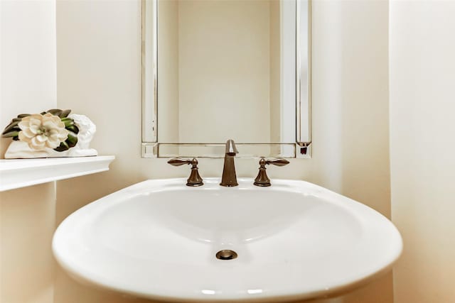1529 Rosewood St, Houston, TX 77004 - bathroom featuring a sink