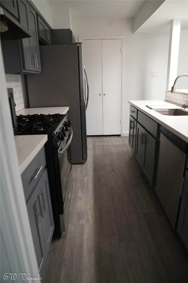 8803 Vinkins Rd, Houston, TX 77071 - kitchen with a sink, range with gas cooktop, under cabinet range hood, stainless steel dishwasher, and backsplash