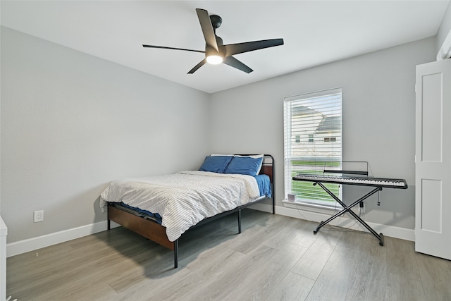 5122 Braesheather Dr, Houston, TX 77096 - bedroom featuring light wood-style floors, multiple windows, and baseboards
