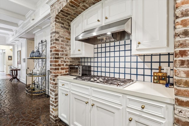 7 Pine Briar Cir, Houston, TX 77056 - kitchen featuring under cabinet range hood, stainless steel gas cooktop, decorative backsplash, light countertops, and white cabinetry