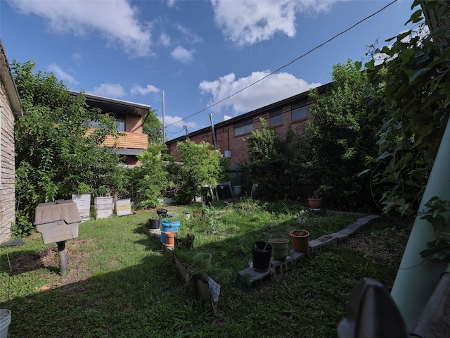 4311 Pease St, Houston, TX 77023 - view of grassy yard featuring a garden