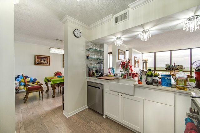 5001 Woodway Dr Unit 1405, Houston, TX 77056 - kitchen featuring dishwasher, crown molding, a sink, a textured ceiling, and light wood-type flooring