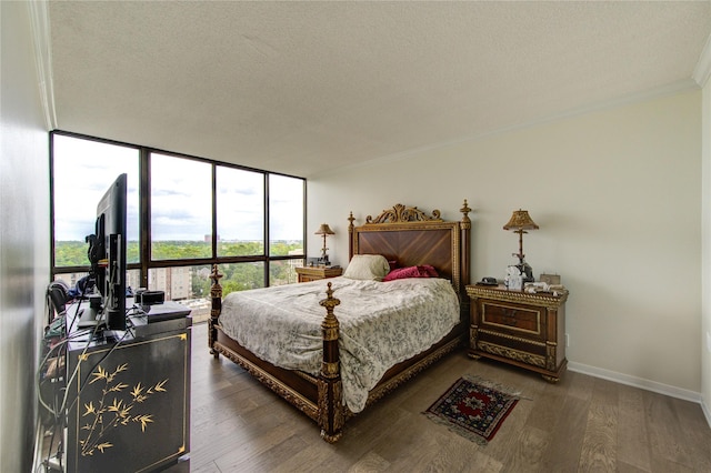 5001 Woodway Dr Unit 1405, Houston, TX 77056 - bedroom with crown molding, floor to ceiling windows, wood finished floors, a textured ceiling, and baseboards