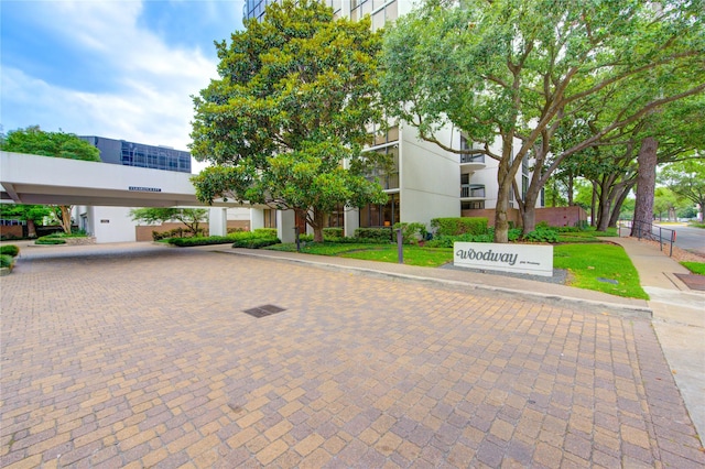 5001 Woodway Dr Unit 1405, Houston, TX 77056 - view of road with curbs and sidewalks