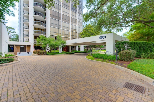 5001 Woodway Dr Unit 1405, Houston, TX 77056 - view of apartment building / complex