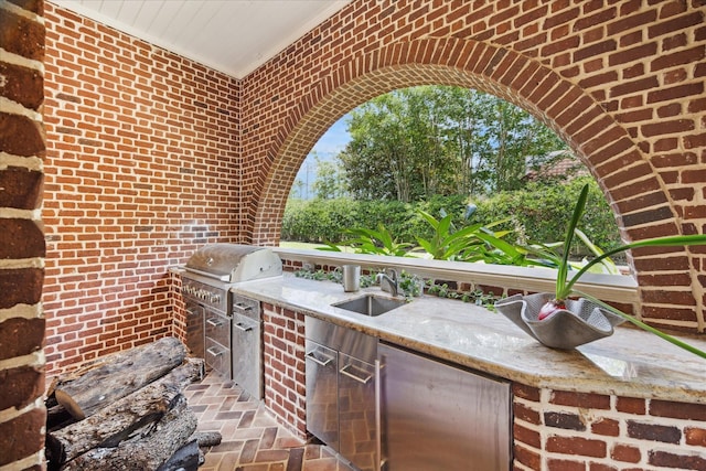 24 Farnham Park Dr, Houston, TX 77024 - view of patio with a sink