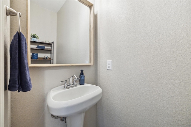 19426 Blueberry Cedar Dr, Cypress, TX 77433 - bathroom featuring a textured wall and a sink