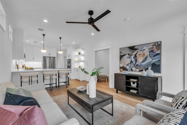 904 Willard St, Houston, TX 77006 - living area with ceiling fan, light wood-style floors, and recessed lighting