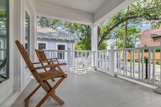 904 Willard St, Houston, TX 77006 - view of wooden terrace