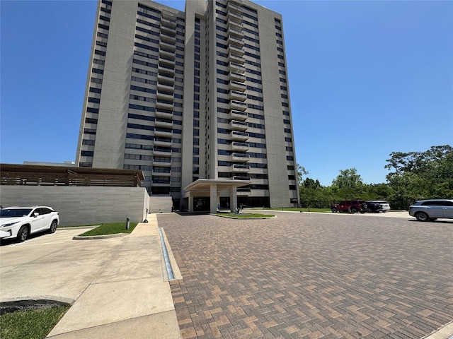 49 Briar Hollow Ln Unit 1201, Houston, TX 77027 - view of building exterior