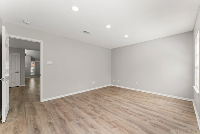 235 E Rainbow Ridge Cir, The Woodlands, TX 77381 - unfurnished room featuring light wood-style floors, recessed lighting, and a smoke detector