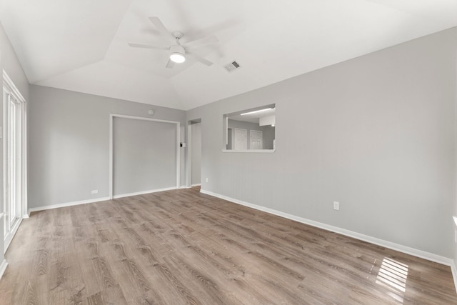 235 E Rainbow Ridge Cir, The Woodlands, TX 77381 - unfurnished bedroom featuring lofted ceiling, wood finished floors, a ceiling fan, and a closet