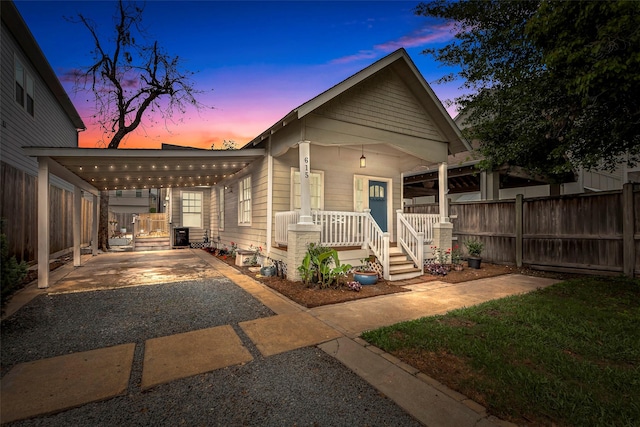 615 Allston St, Houston, TX 77007 - shotgun-style home with driveway and a porch