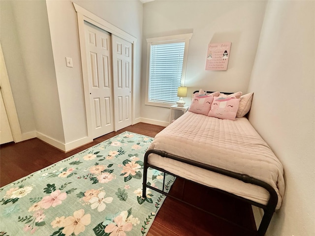 615 Allston St, Houston, TX 77007 - bedroom featuring dark wood-style flooring, baseboards, and a closet