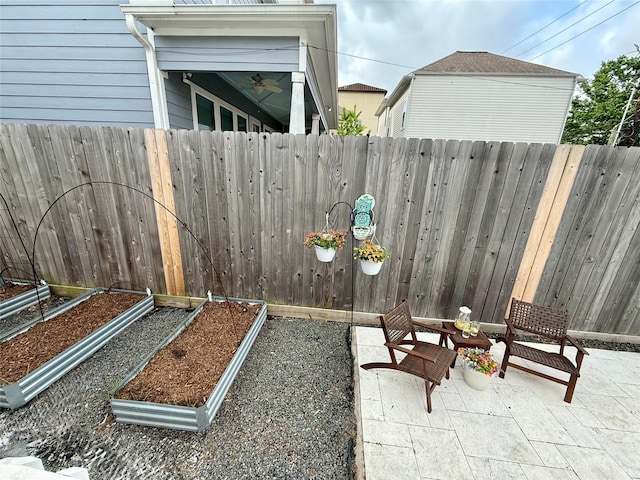 615 Allston St, Houston, TX 77007 - view of patio with a garden