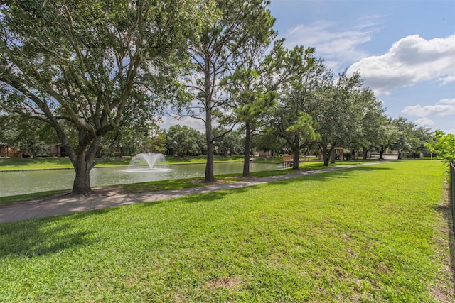 9609 Landon Lake Dr, Pearland, TX 77584 - view of grassy yard featuring a water view