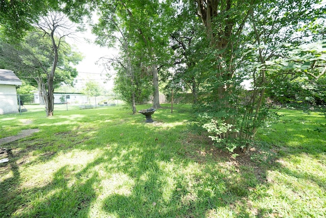 7613 Parker Rd, Houston, TX 77016 - view of yard