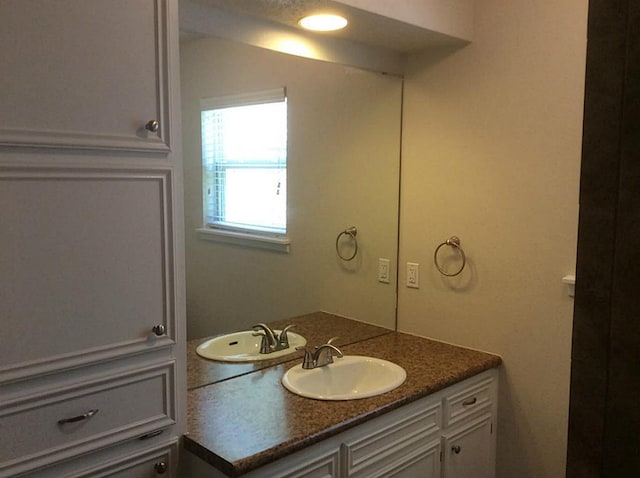5 Lazybrook St, Angleton, TX 77515 - bathroom featuring vanity