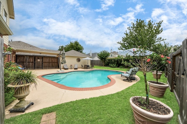 11401 Starlight Bay St, Pearland, TX 77584 - view of swimming pool with a patio