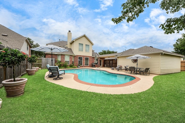 11401 Starlight Bay St, Pearland, TX 77584 - view of swimming pool featuring a patio
