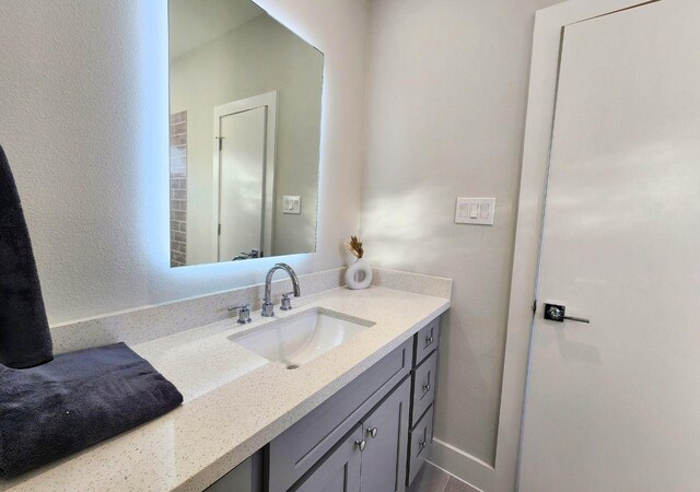 615 Northew St Unit J, Houston, TX 77091 - bathroom featuring vanity