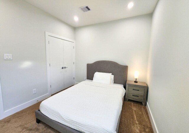 615 Northew St Unit J, Houston, TX 77091 - bedroom featuring carpet floors, baseboards, recessed lighting, and a closet